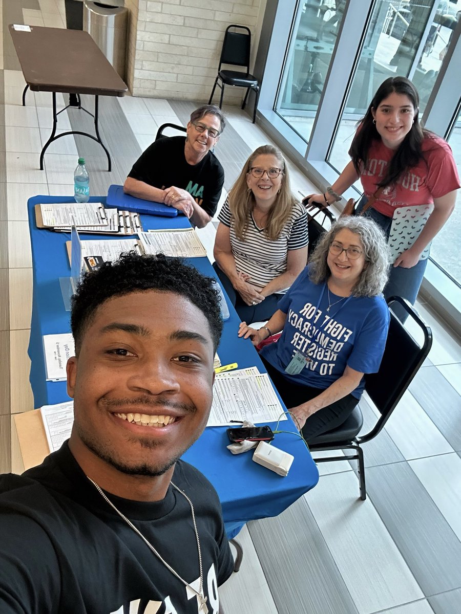JoshuaRMartin's tweet photo. Couldn’t be more proud out of this group, we’ve registered hundreds of students to vote over the last few weeks and we’re JUST GETTING STARTED!

I see why republicans are getting scared, they should be😝 https://t.co/xlNGs7A4Fq
