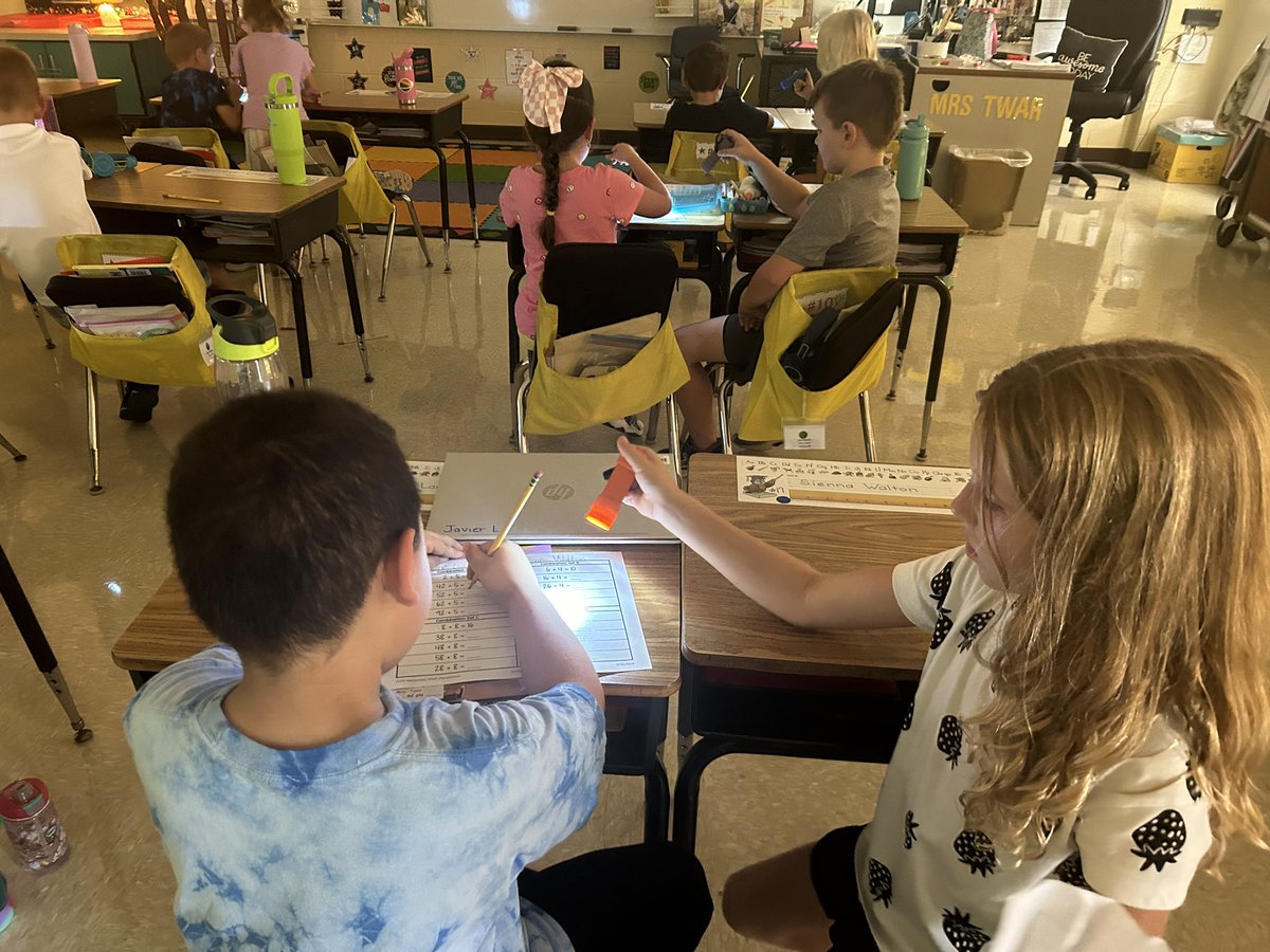 MrsTwar's tweet photo. It’s been a great week in 2nd grade- from flashlight math to hands on science activities and everything in between! @collierschools @CollierScience @pmepelicans https://t.co/95QFk68tPX