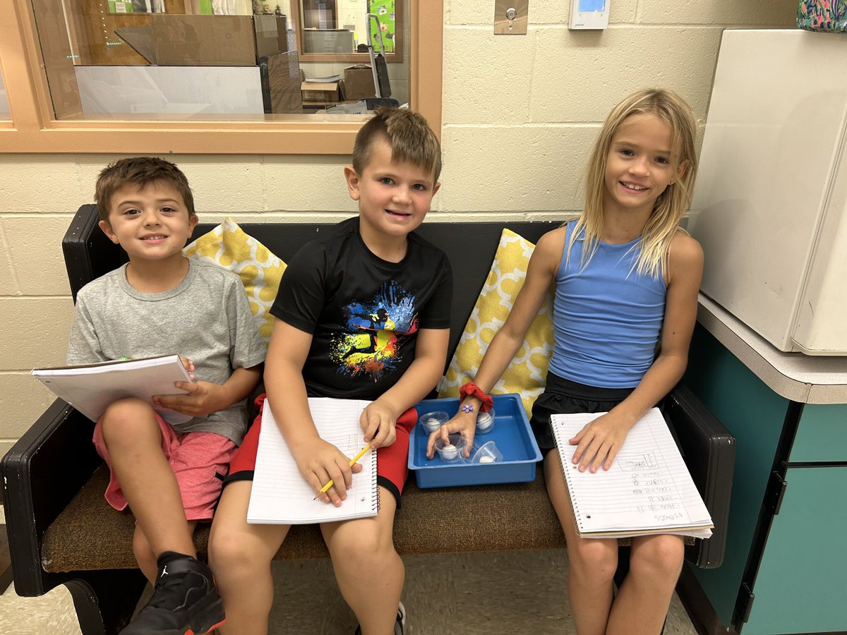 MrsTwar's tweet photo. It’s been a great week in 2nd grade- from flashlight math to hands on science activities and everything in between! @collierschools @CollierScience @pmepelicans https://t.co/95QFk68tPX