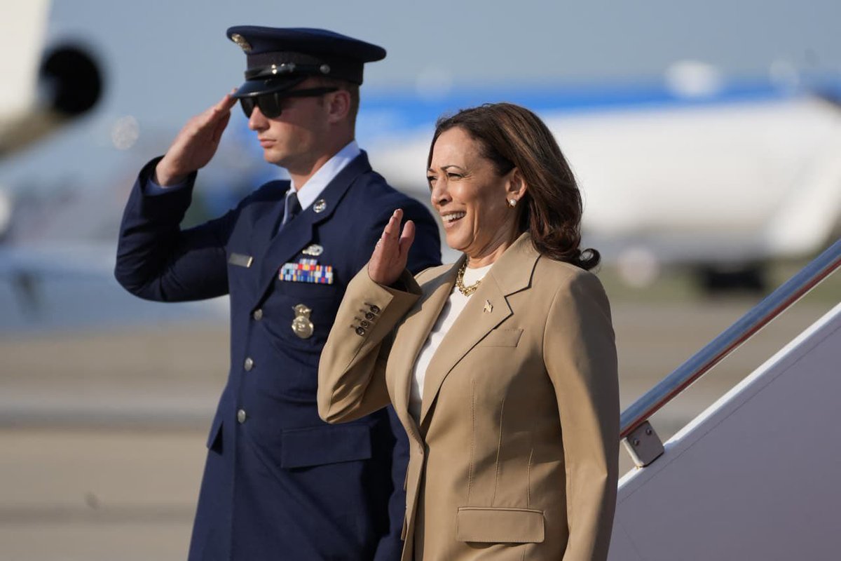 Kamala Harris is tough, battle-tested, and will always support our troops. 

RETWEET if are proud to support our next Commander-in-Chief! #TrumpDishonorsUS