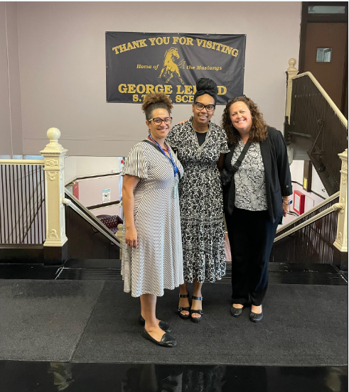 ChiPubSchools's tweet photo. Thank you to Leland and Sumner ES for warmly welcoming Chicago Board of Education VP Elizabeth Todd-Breland during #CPSFirstWeek!

At Sumner ES, eighth graders shared their college and career aspirations with VP Elizabeth Todd-Breland, who reminded them that no dream is too ambitious to achieve! 
#TheBestAreWithCPS