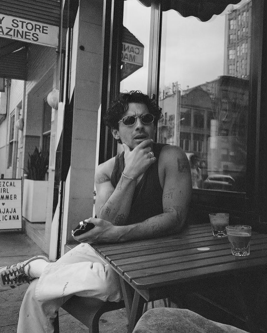 Fotos que confirman que Joe Jonas es un buen vino.