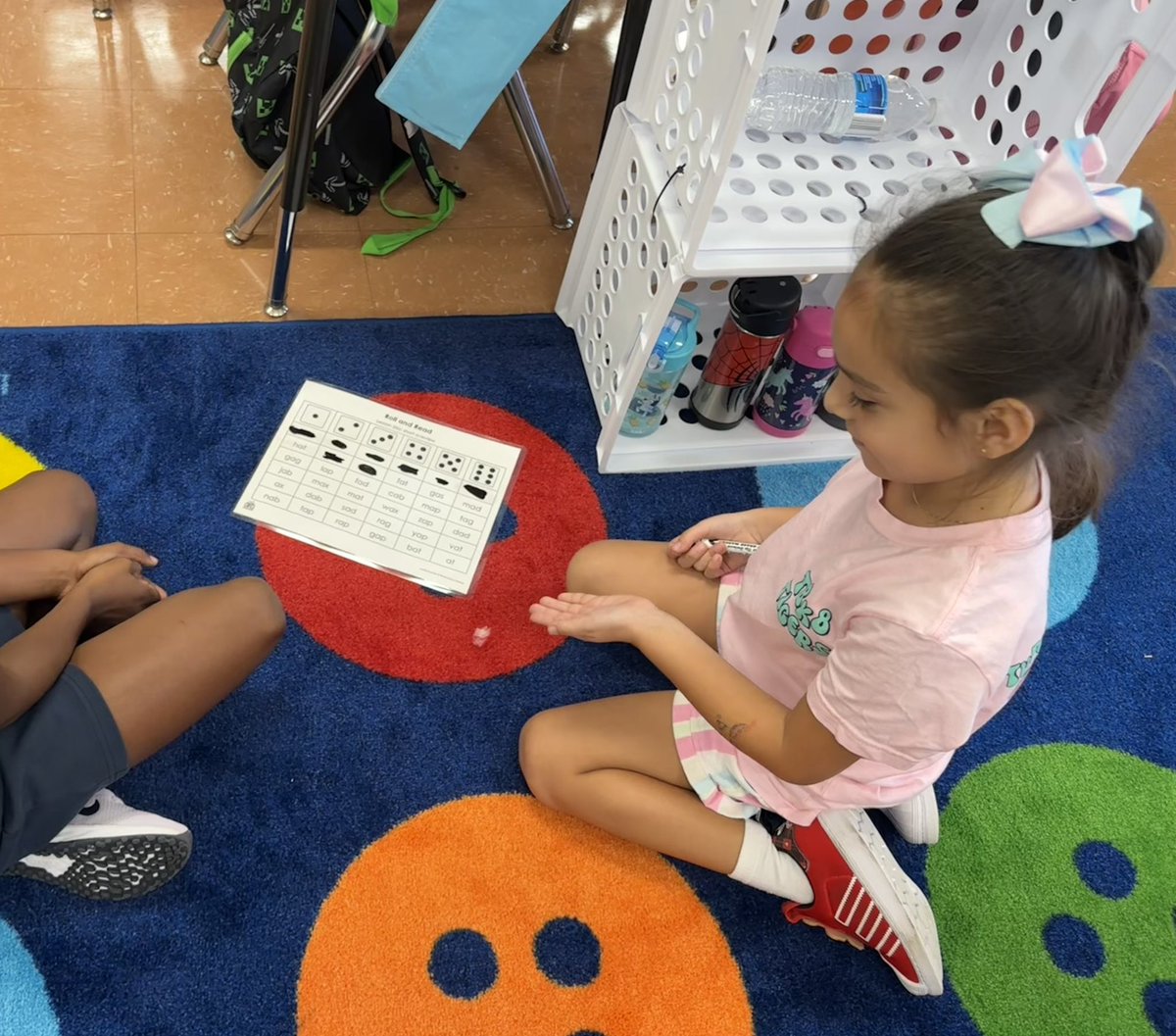 TBK8Townsend's tweet image. UFLI 🎲Roll and Read Games!📚Even our class stuffy Mr. Sloth 🦥 got to play!