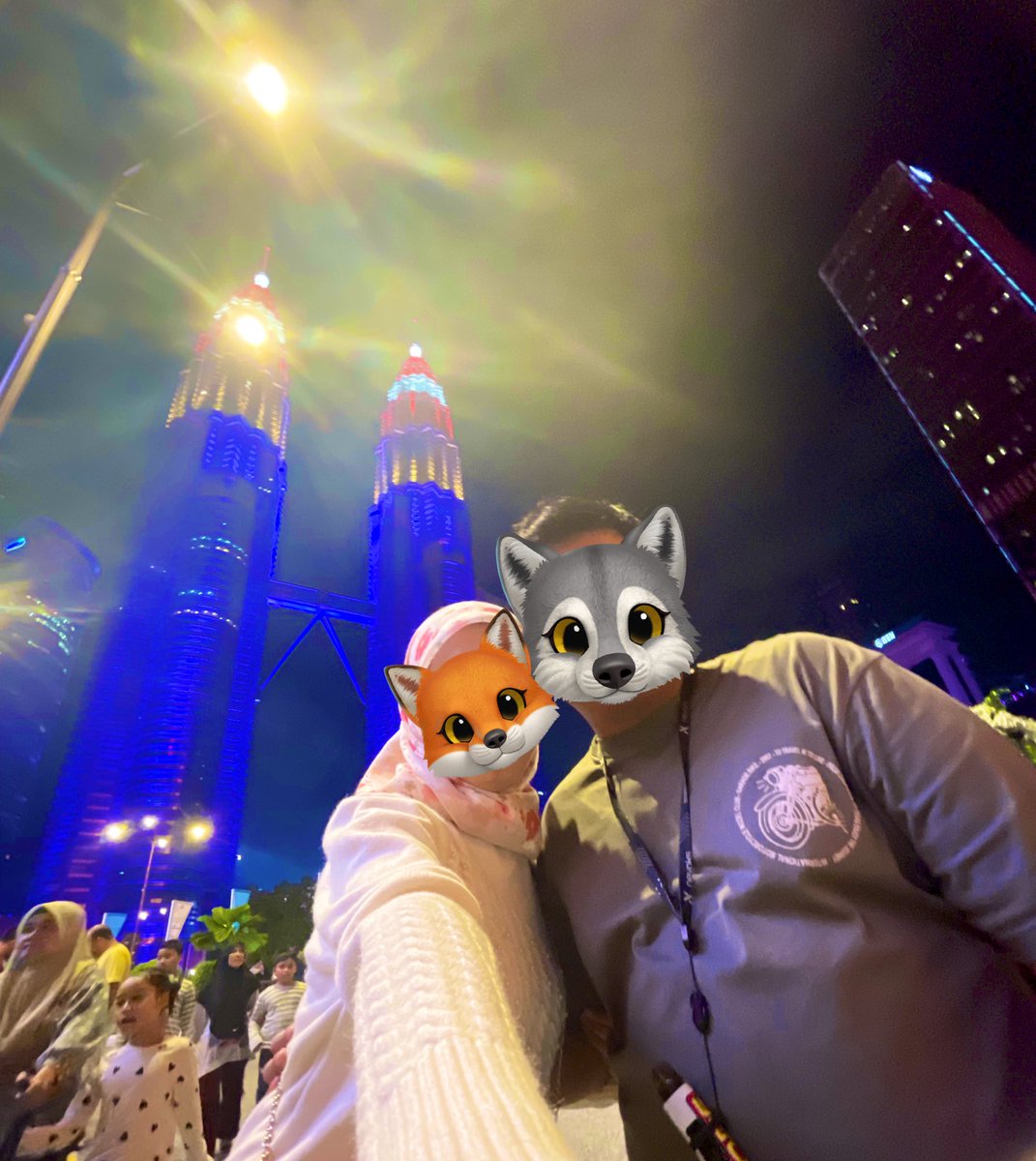 MummyShimaru's tweet photo. Semalam celebrate birthday dekat klcc tengok bunga api. Wee thankyou husb kesayangan โค๏ธ
Selamat Hari Merdeka yg ke-67 ๐ฒ๐พโจ
Happy birthday to me ๐โจ
#SelamatHariKebangsaan #Merdeka67 #AnakMerdeka #AnakMalaysia https://t.co/vOpuytyN2R