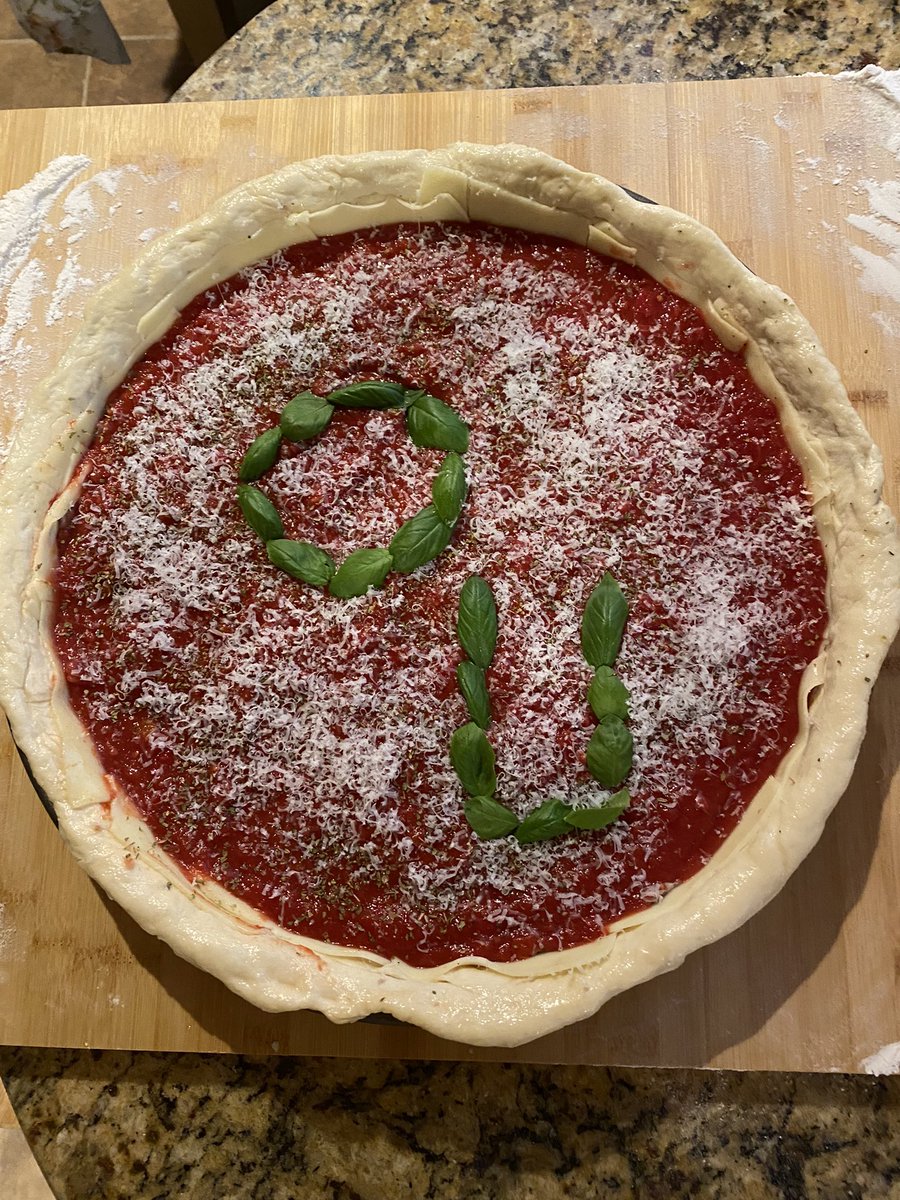coldorangina's tweet photo. #BoomerSooner #OnlyOneOklahoma #OUDNA Pizza of Champions! 🏈❤️🤍❤️🤍❤️ https://t.co/RnjbWh25T3