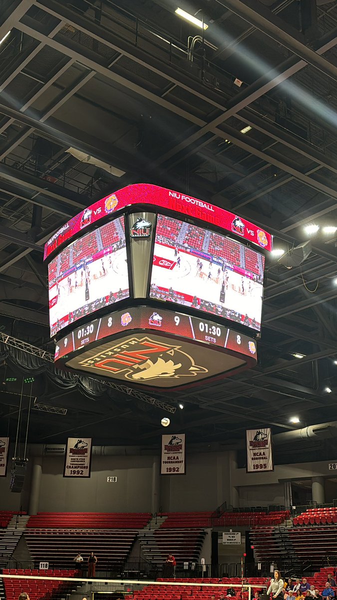 #huskiessupportinghuskies <a href="/husk_experience/">Huskie Experience</a> <a href="/Niugymnastics/">NIU Gymnastics</a> supporting <a href="/NIUVolleyball/">NIU Volleyball</a> 🐾