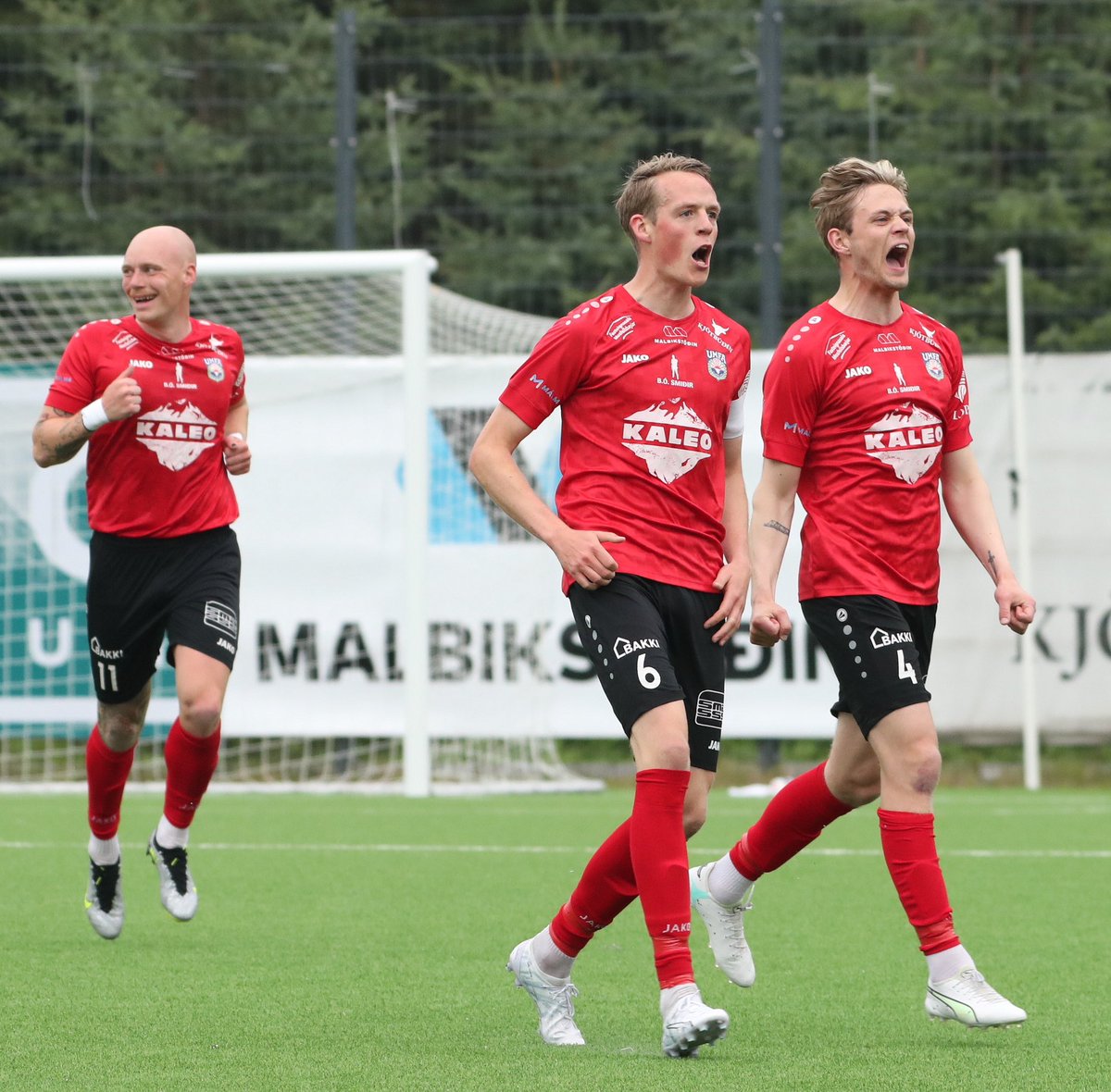 Afturelding (@umfafturelding) on Twitter photo Öruggur sigur í bæjarhátíðinni 💪
Afturelding vann öruggan 4-1 sigur á Njarðvík í Lengjudeild karla á Malbikstöðinni að Varmá í kvöld
⚽⚽ Aron Jóhannsson
⚽ <a href="/Arones97/">Aron Elí Sævarsson</a> (á mynd)
⚽ Sævar Atli Hugason
📸 Mosfellingur - Raggi Óla Öruggur sigur í bæjarhátíðinni 💪
Afturelding vann öruggan 4-1 sigur á Njarðvík í Lengjudeild karla á Malbikstöðinni að Varmá í kvöld
⚽⚽ Aron Jóhannsson
⚽ <a href="/Arones97/">Aron Elí Sævarsson</a> (á mynd)
⚽ Sævar Atli Hugason
📸 Mosfellingur - Raggi Óla