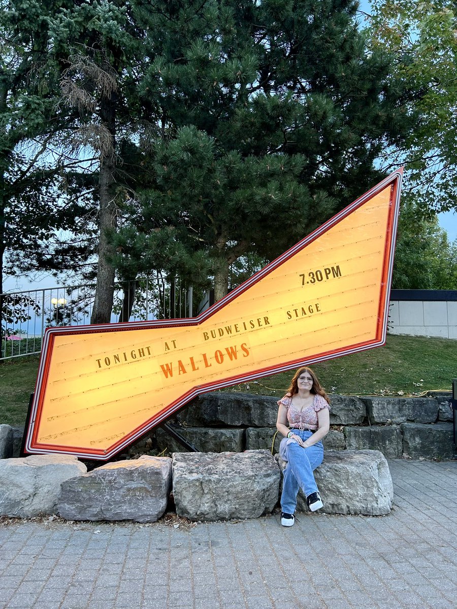 kiersdaisies's tweet photo. WALLOWS AT BUDWEISER STAGE CAN YOU BELIEVE IT?? #MODELTORONTO
@wallowsmusic @WallowsInfo https://t.co/6WKbiLkB2L