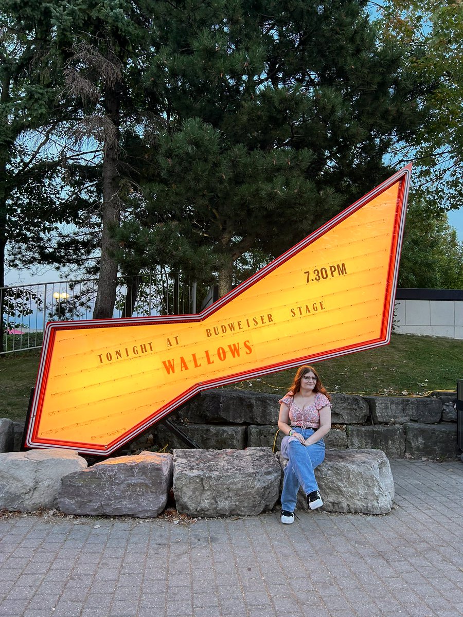 kiersdaisies's tweet photo. WALLOWS AT BUDWEISER STAGE CAN YOU BELIEVE IT?? #MODELTORONTO
@wallowsmusic @WallowsInfo https://t.co/6WKbiLkB2L