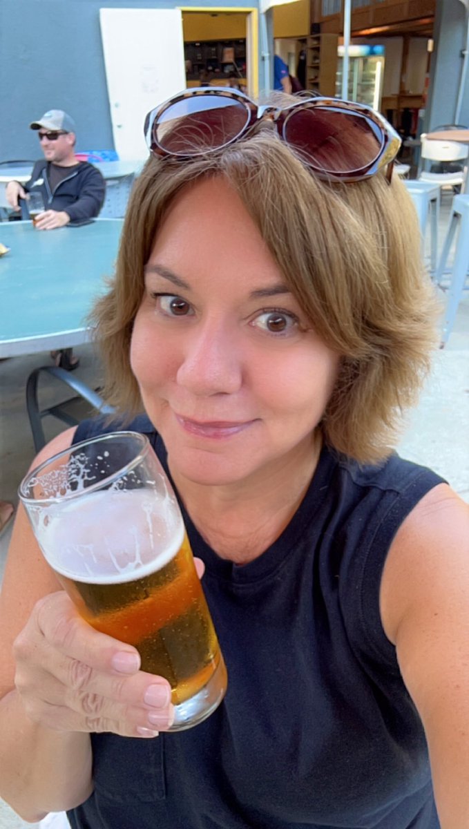 themrs805's tweet image. This is the look when you show up to Happy Hour 🍻 and the gossip has already started!!🥰🤣😉😉Happy Friday!!🎉🎉🍻🎉🎉
#SpillTheTea