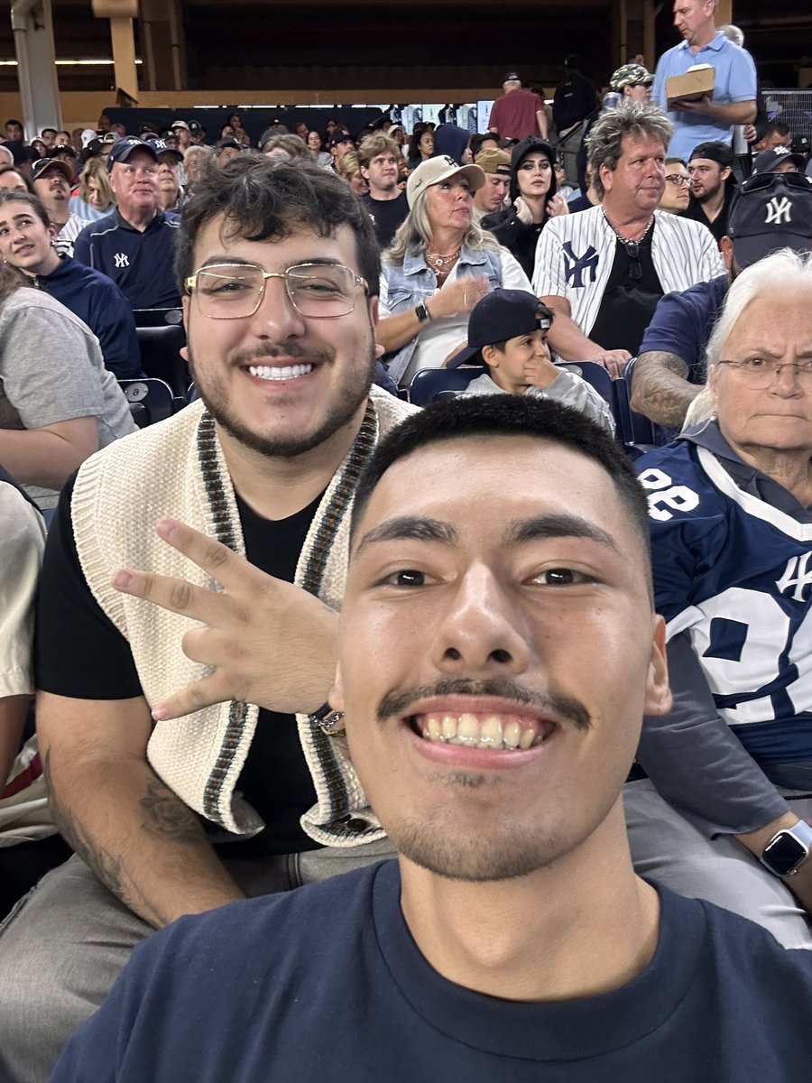 Proliphic_'s tweet photo. I can’t believe I ran into Payo @ Yankee game😭 https://t.co/VACJl5L2iT