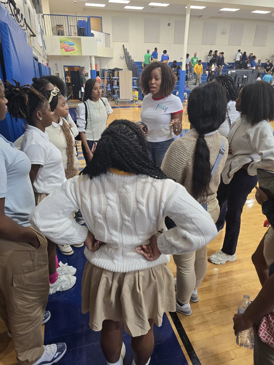 PropelSchools's tweet image. Dr. Michelle Boyd brought her wisdom and experience to Propel Andrew Street High School. She had a great conversation with scholars who were curious about pledging Delta when they get to college #WomenInLeadership #Education #DeltaSigmaTheta #PropelASHS