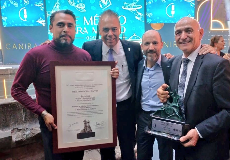 NexosTuristicos's tweet photo. RESTAURANTE 'RAMONA' DE NIZUC RECIBE PREMIO AL MÉRITO RESTAURANTERO "CÉSAR BALSA"

La Cámara Nacional de la Industria de Restaurantes y Alimentos Condimentados @canirac, entregó un reconocimiento especial al restaurante 'Ramona' del hotel NIZUC Resort & Spa de Cancún, Quintana Roo, que lo acredita como ganador del Premio al Mérito Restaurantero "César Balsa".

El reconocimiento lo recibió Guy Santoro, Chef Corporativo de Grupo Brisas e incluyó un premio y un reconocimiento que destaca: "Premio al Merito Restaurantero al Restaurante de Hoteles por su dedicación para satisfacer a sus comensales con calidad y creatividad, haciendo resaltar su servicio frente a un proceso de globalización constante, caracterizado por la intensa competitividad en el mercado nacional restaurantero".

El reconocimiento fue entregado por @TaicoAlarconR, Presidente de #Canirac y Francisco Mijares Noriega, Presidente del Premio al Mérito Restaurantero en el marco de la ceremonia oficial 2024 en el Ex Convento de San Hipólito.

El evento contó con la presencia exclusiva de Santiago Cosio, Director General de Bodegas Santo Tomas, vinos que se pueden degustar y maridar con los diversos platillos del restaurante 'Ramona'.

@SantoTomas_Mx @NIZUC_Resort @GpoBrisas @Guy_Santoro #DeMexicoParaMexico