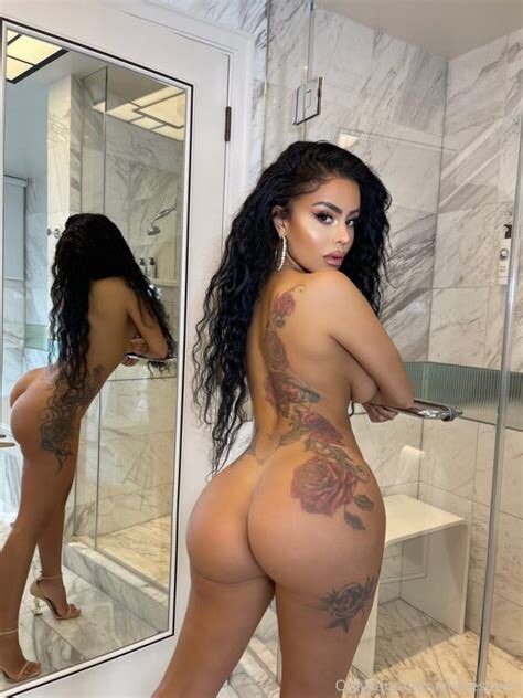 What she sends to <a href="/AngeloSmithss/">Angelo Smith RP</a> when he’s away for business!💋