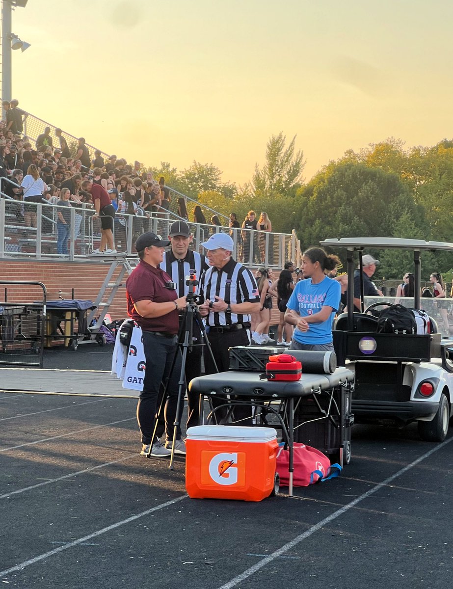 Wonder what a pre-game medical timeout looks like?

It’s this. An AT and a referee having a conversation.

Checking the WBGT, pointing to the location of the cold tub, the exits … just in case.

It’s a moment that if you’re not looking for it, you miss it. #SaferSidelines