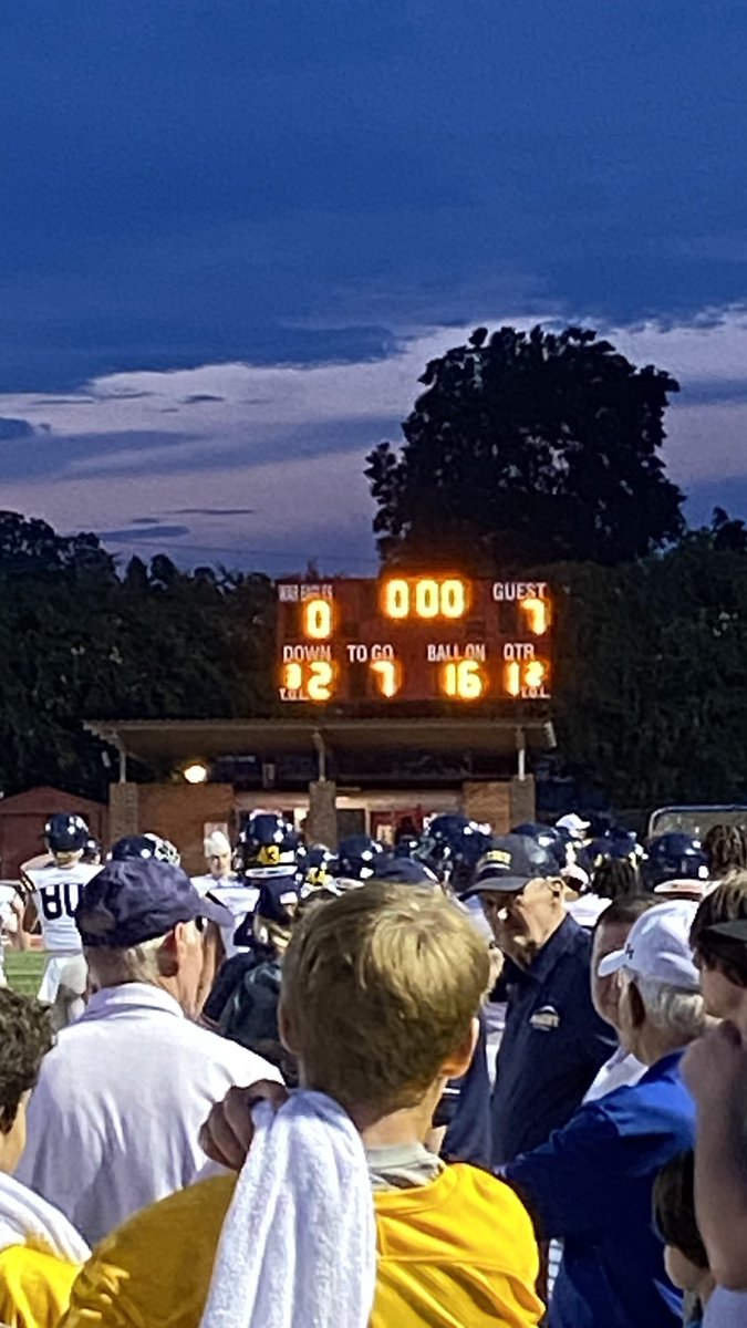 End of 1st quarter! Marist: 7    Woodward: 0.  #WDE <a href="/NFHSNetwork/">NFHS Network</a> #GoWarEagles 🦅🦅🦅