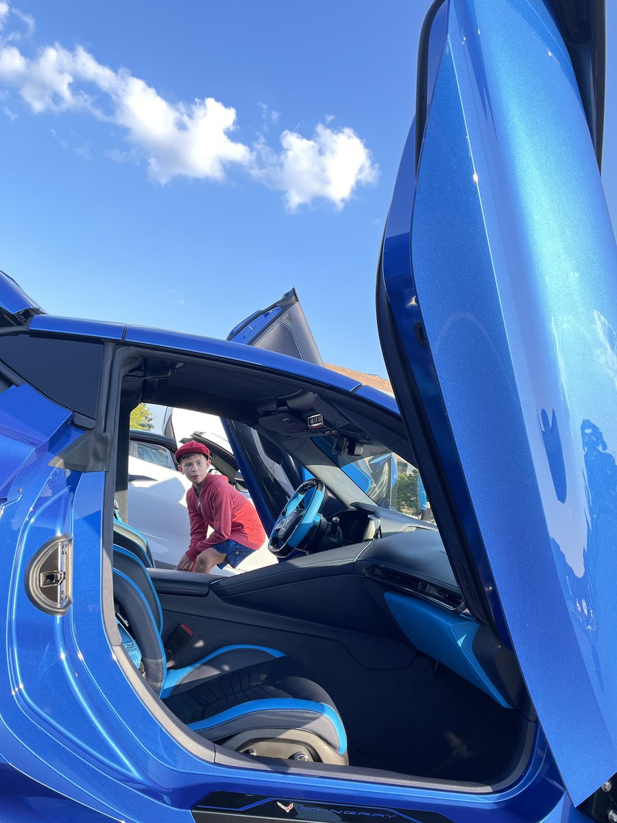 PurdyPaper's tweet photo. Peekaboo 🫣 Like #cars ? https://t.co/AuAApTQ0Qv