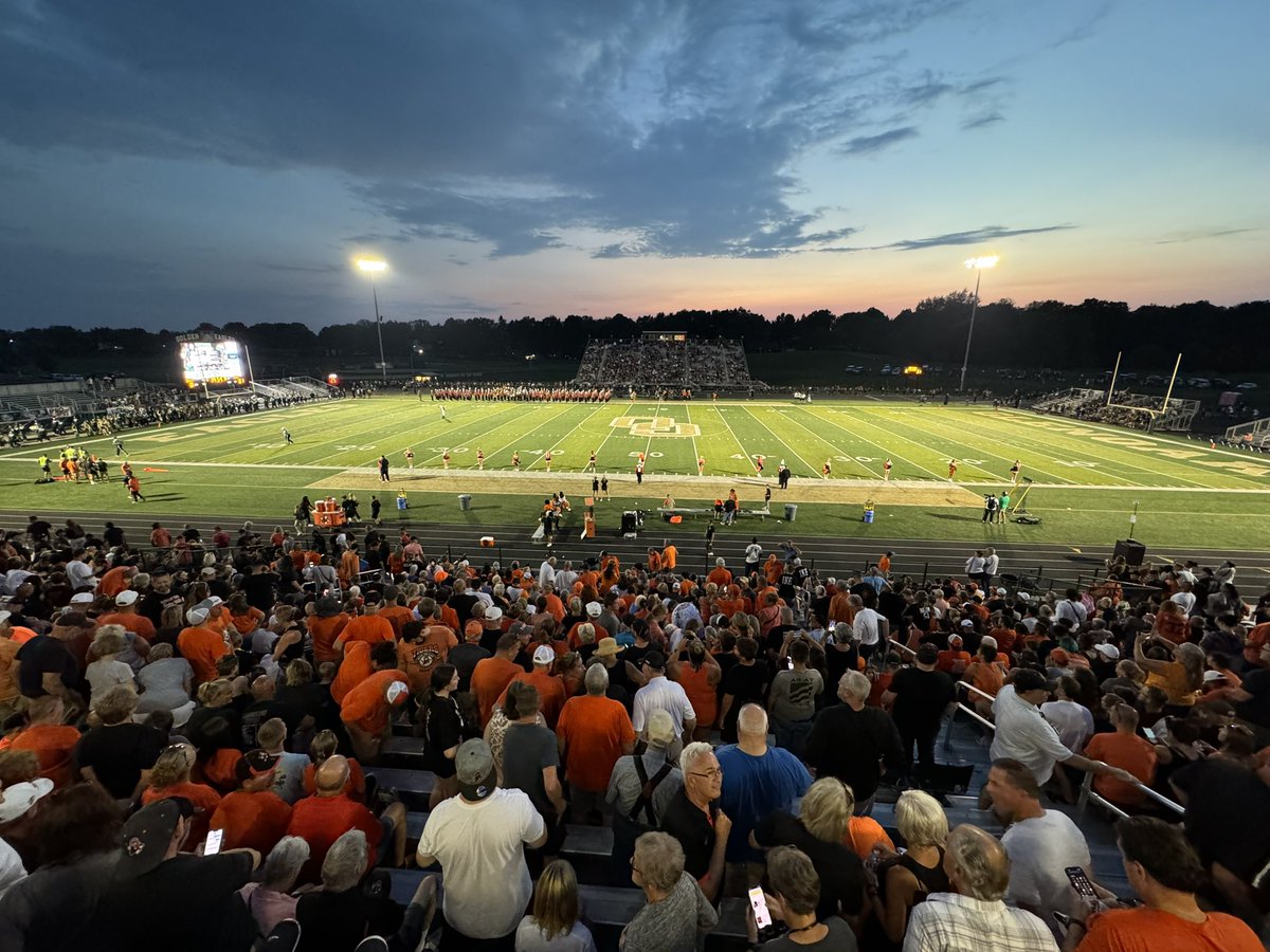 Q92Sports's tweet image. Halftime from Glenoak

@MTigerFB 24
@GO_GoldenEagles 0

#Q92Sports
#Score7