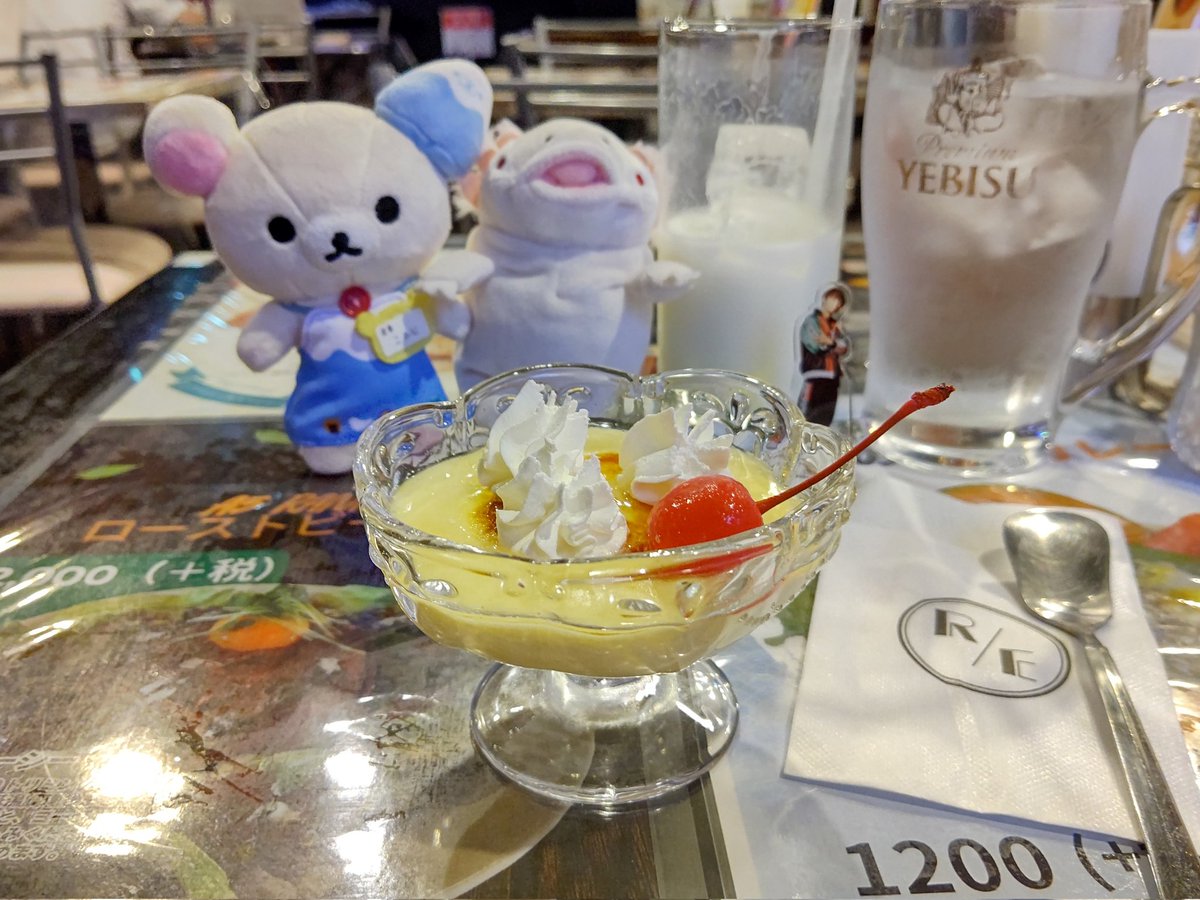 kapori4410's tweet image. #神田カレー街食べ歩きスタンプラリー №19

アルバ近くの #RevolutionEvolution 

カレーはテイクアウトにしたんだけど、待ってる間にメニュー表見てたらホエイ推しだったのでラッシーを注文

セットがあったのでブリュレもまくまく

アキバ感を感じられるお店でした