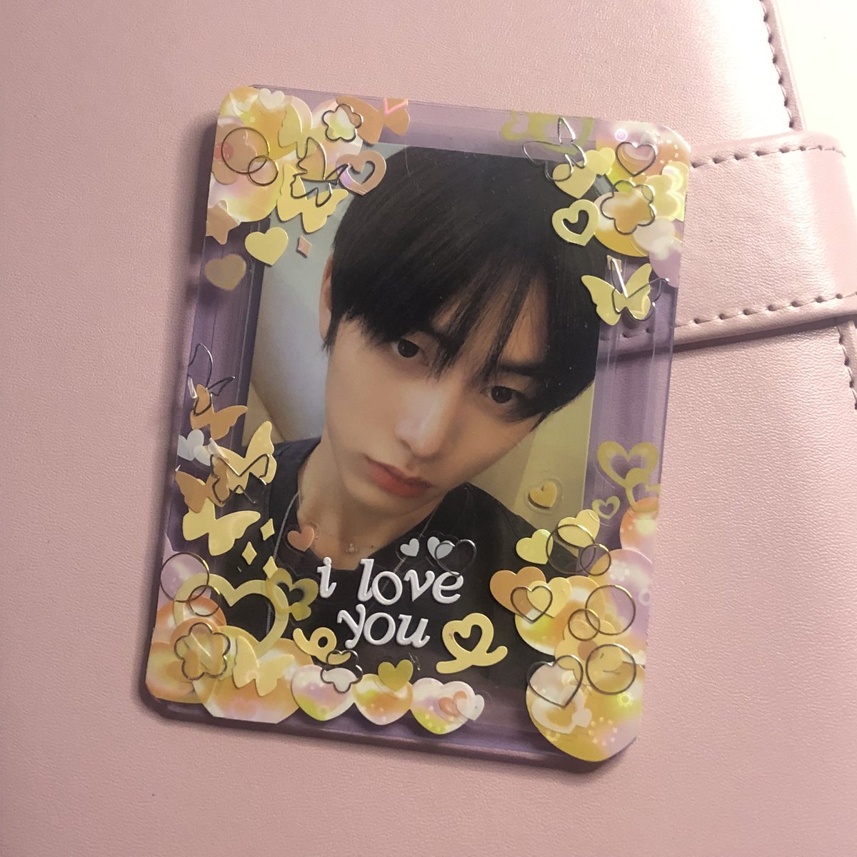mostre um card da sua coleção que todo mundo precisa ver antes do twitter ir de arrasta pra cima

meu pintinho amarelinho 💛 🐈‍⬛