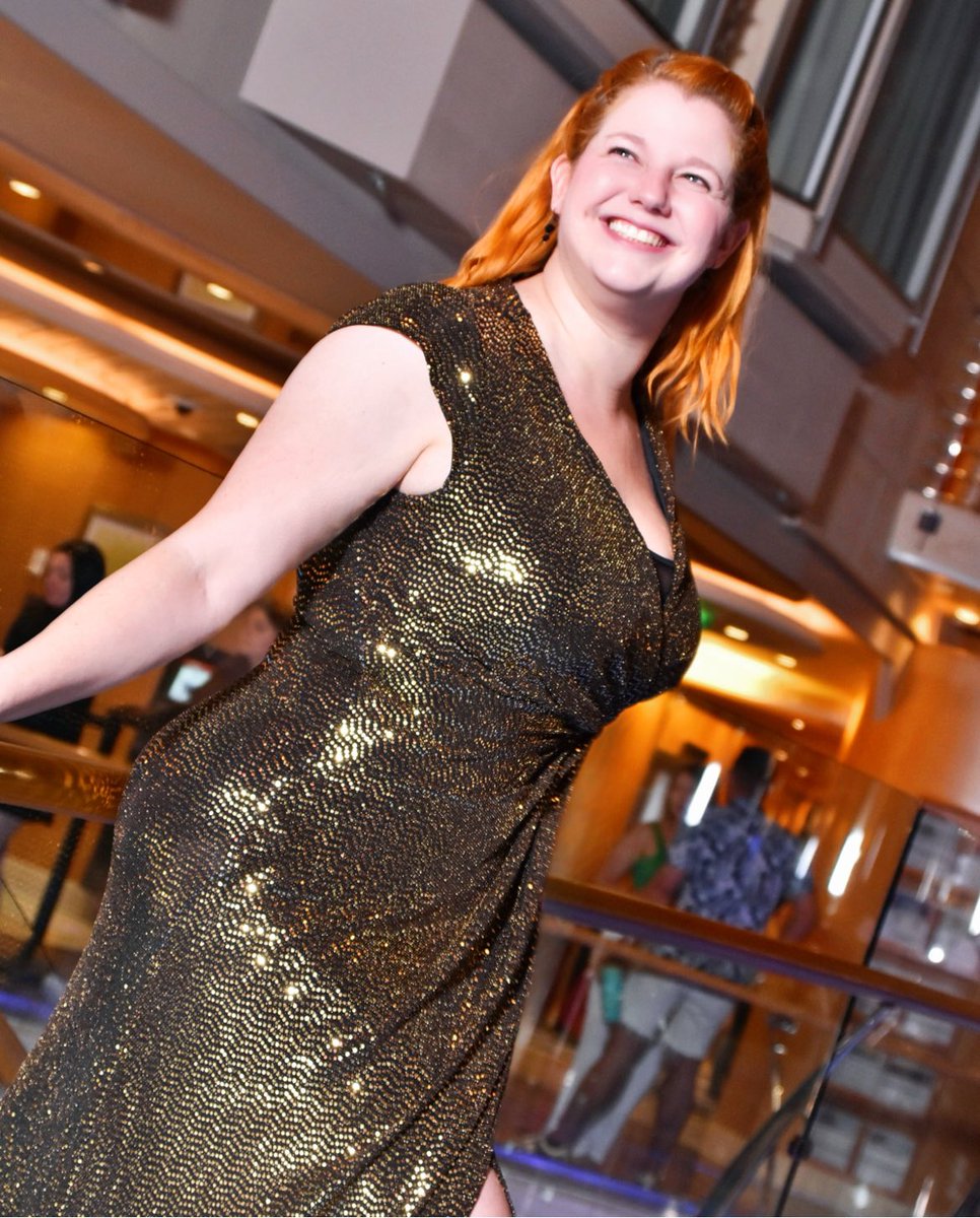BonnieBellG's tweet photo. I may not be a rich person … but I try and “live richly” with experiences, life moments, & adventures!
📸 on @RoyalCaribbean #independenceoftheseas for @event_cruises #GACUCon https://t.co/4YgfdBkiOv