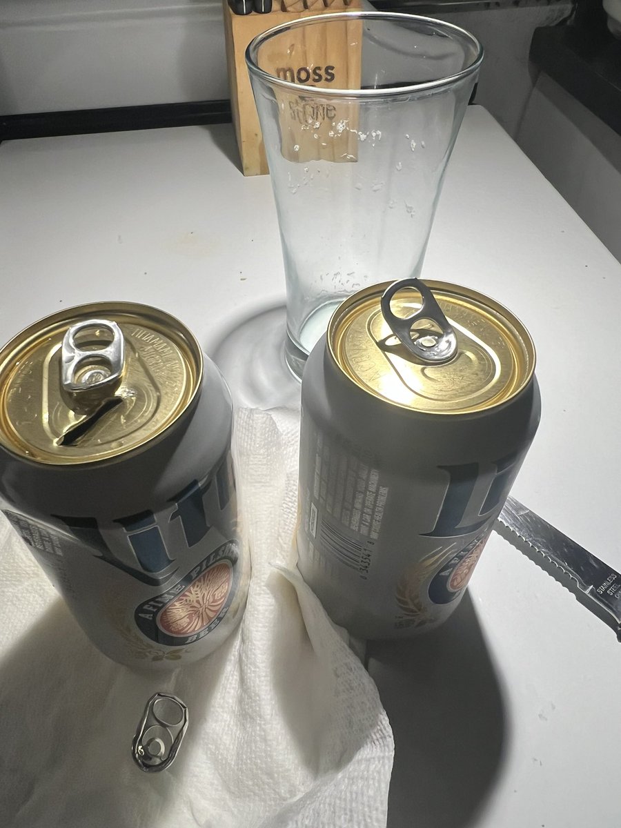 Real world problems while trying to watch <a href="/MSU_Football/">Michigan State Football</a>  Come on <a href="/MillerLite/">Miller Lite</a> really man!!!!!😡