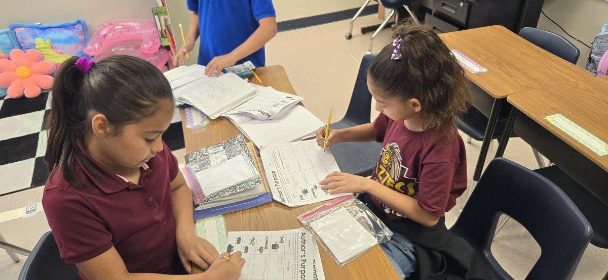 ASantana_JHS's tweet photo. Hawks collaborate with their shoulder partner to categorize their sorting cards by the authors purpose ππβοΈπ
#HawkPrideSISD #TeamSISD https://t.co/ja5enEbblk