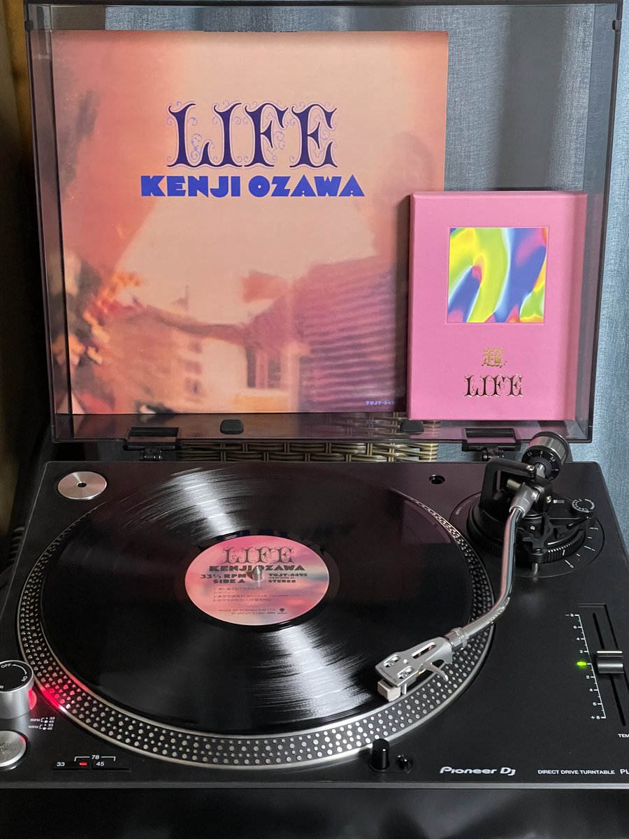 Lotsi12's tweet image. 小沢健二さんの『LIFE』が今日でちょうど30周年

アナログ再発と日本武道館でのライヴ。
30年目の『LIFE』は賑やかに彩られてウキウキがいっぱいです♪

#小沢健二 #LIFE小沢健二 #LIFE30th #ozkn