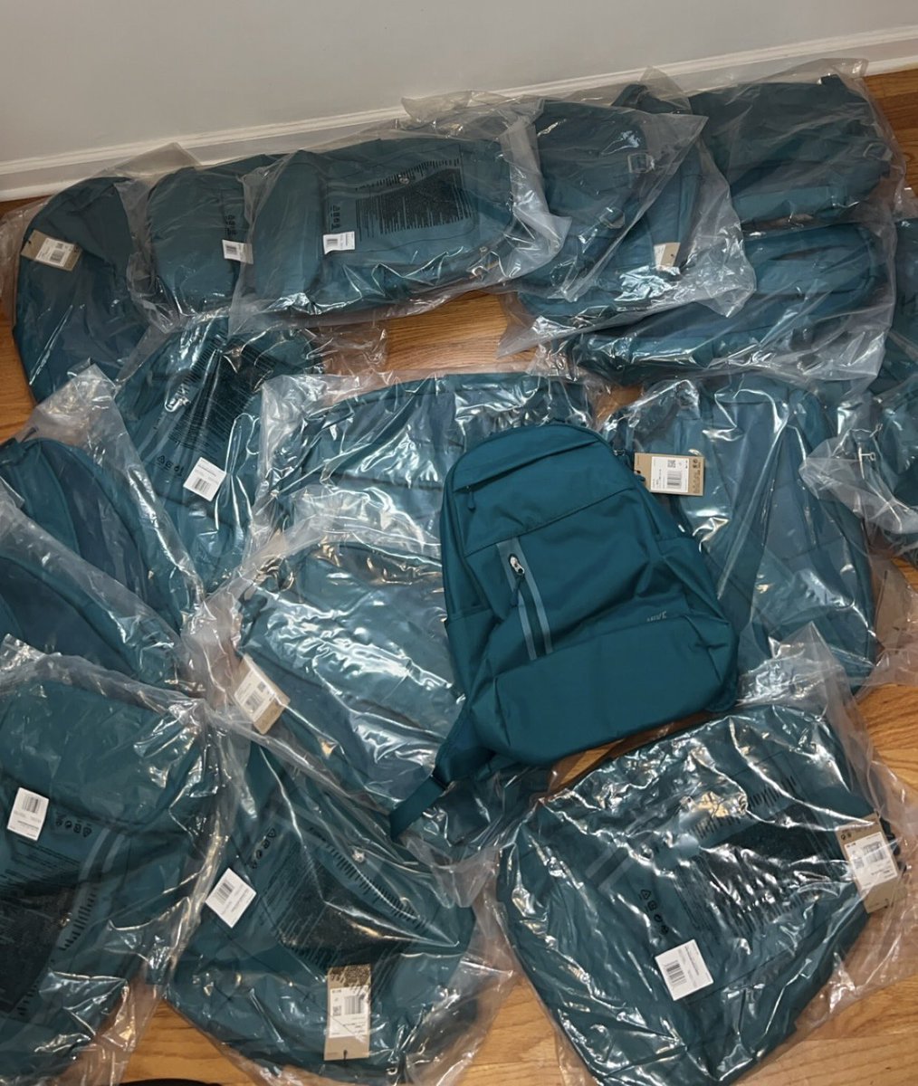 BBH_Kash's tweet photo. Proud to give back as a Senn High School alum! Together with BBH Sports we donated Nike backpacks to the Senn basketball team. Supporting these young athletes helps ensure they have the gear they need to excel on & off the court #SennStrong #BBH #GoBulldogs @Nike @nikebasketball https://t.co/s8jArRIJwa