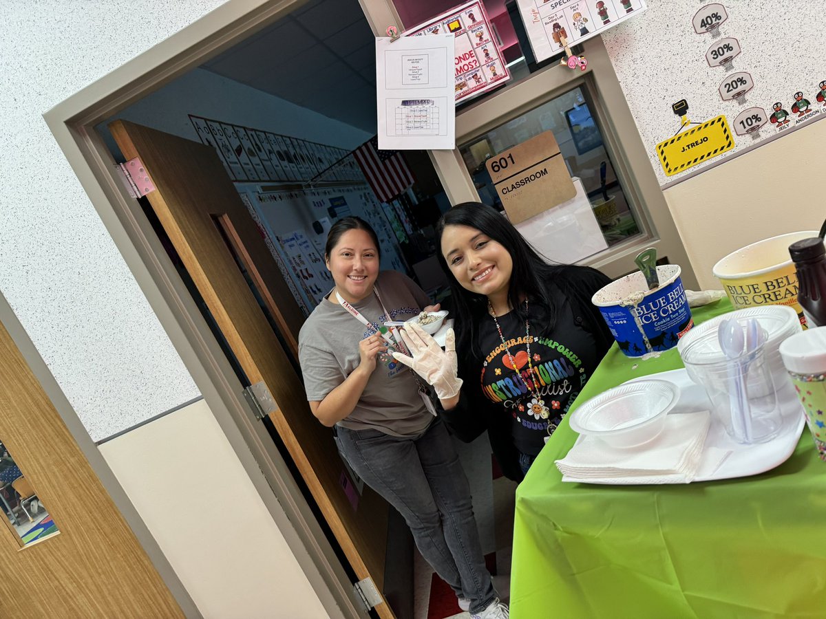 SherreeIAm's tweet photo. August is done &amp; what better way to end the first month of school than with 🍦🍨🍦@Griggs_AISD is still the #SweetestPlaceinAldine! Thank you to our teachers &amp; staff for all you do to #buildGREATerFutures #AldineImpact https://t.co/De1l4s7azT