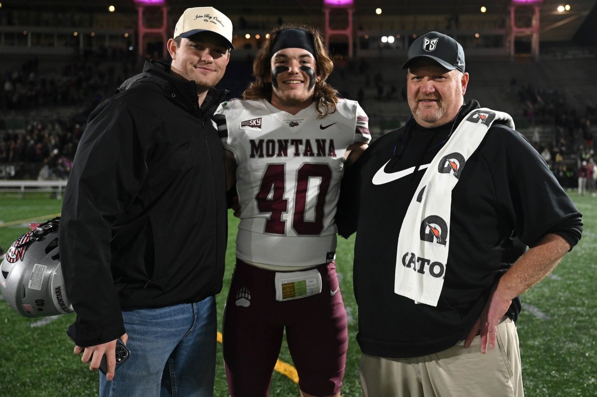 Not every guy has a D-I coach 𝘢𝘵 𝘢𝘯 𝘪𝘯-𝘤𝘰𝘯𝘧𝘦𝘳𝘦𝘯𝘤𝘦 𝘴𝘤𝘩𝘰𝘰𝘭 for a dad. 

It's a perspective that's helped <a href="/Cooper_Barnum/">Cooper Barnum</a> go from baseball pitcher, to walk-on safety, to starting linebacker.

He sits down for a 𝑸𝒖𝒊𝒄𝒌 𝑪𝒉𝒂𝒕.

📰 gogriz.com/news/2024/8/30…