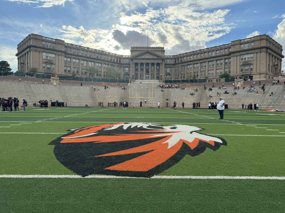 IceMan_Cohn's tweet photo. Almost game time from historic R.R. Jones Stadium, #Battleoftheclaw #FFN600 https://t.co/xu52Hq9YQp