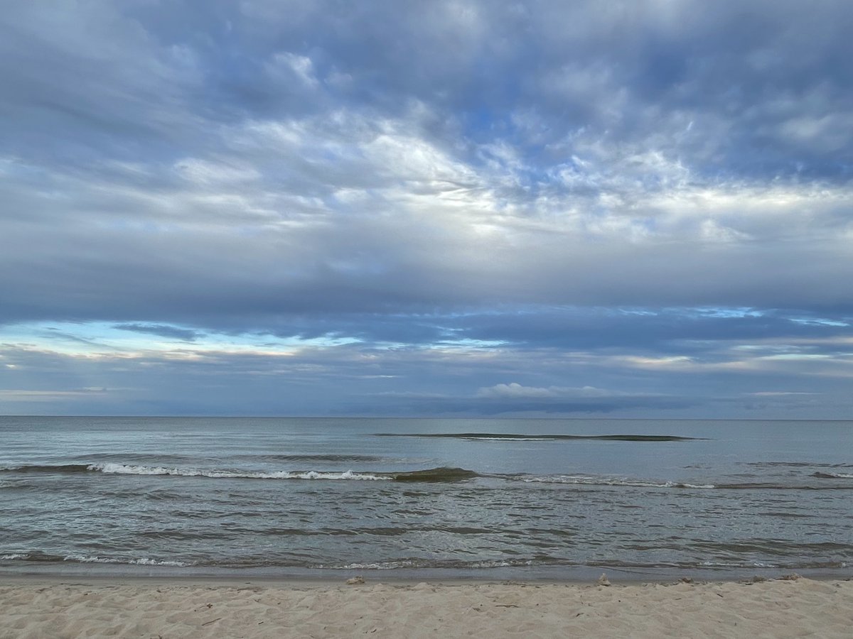runswstilettos's tweet photo. Scenes from the shore… #nature #shore #shoreline #beaches #lakes #water #inlandsea #lakemichigan #greatlakes #relaxation #serenity #evening #twilight #daysend #horizon #bigsky ⁦@StarboardRail⁩ ⁦@LakeMichigan13⁩ ⁦@LindseySlaterTV⁩ https://t.co/EBkfd46pfi