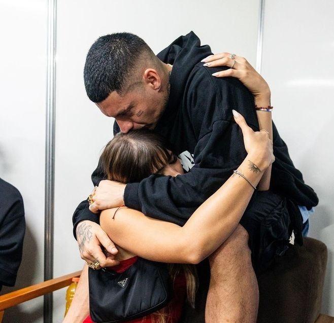 a1mar3v3l's tweet photo. antes do twitter ir de F, gratidão agatha sá por proporcionar a vê o filipe ret tão apaixonado como a gnt nunca tinha visto 💘 https://t.co/e74lS2r4DR