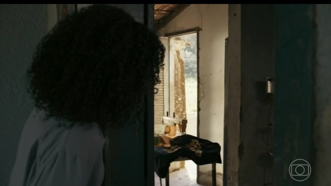 OComunicativ0's tweet photo. Quitéria levou até a casa do Bumba pra costurar a roupa pra festa.
#Renascer https://t.co/6DkI0XGxzd