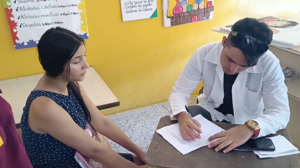AtencionDelta's tweet photo. Gracias a las políticas sociales y de protección del gobierno Bolivariano que Lidera nuestro Presidente Nicolás Maduro Moros y en el Delta la Gobernadora Lizeta Hernández  atendimos al poder Popular de la Pquia Antonio José de #Tucupita https://t.co/WgpLCfKNtV