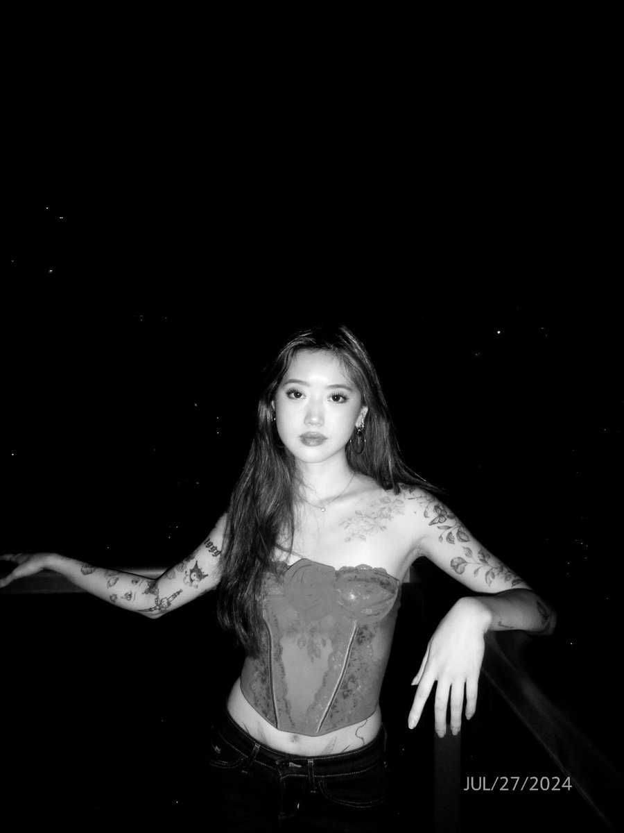 kimho_e's tweet photo. honestly one of my favourite photos of me cause it just… looks like how i see myself in my head? idk if that makes sense but https://t.co/68KEawJn0k