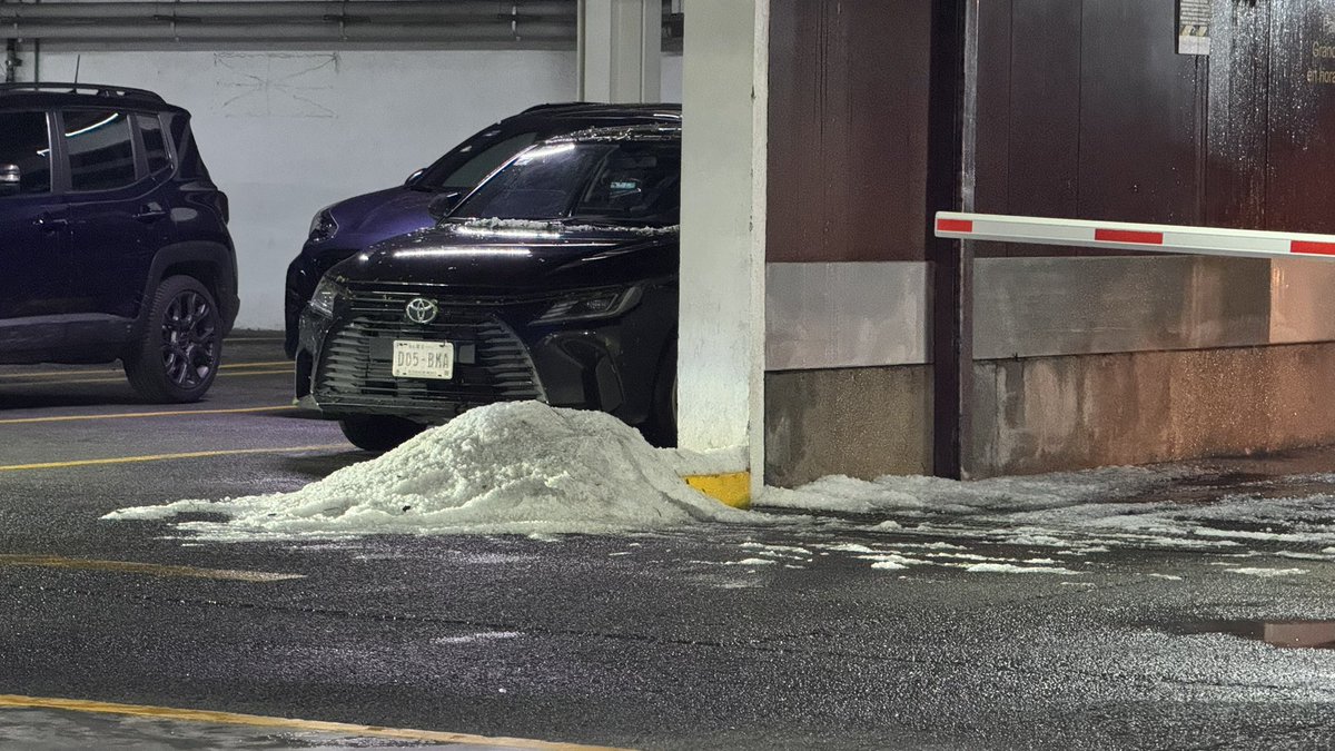 karlinwentz's tweet photo. #Granizada en el sur de la CDMX https://t.co/8dSJXY5Quo