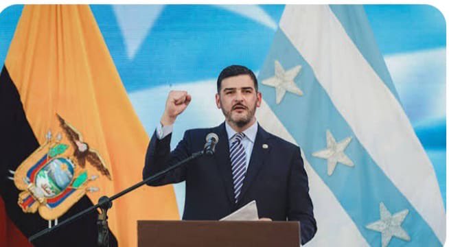 MnicaArosemena1's tweet photo. QUÉ PASÓ CON EL CASO DE AQUILES?   TODO SE DEMOSTRÓ EN LA COMERCIALIZACIÓN IRREGULAR DE COMBUSTIBLES QUE HACÍA, PERO A LA FISCAL LE TEMBLÓ LA MANO!  LA JUSTICIA SIGUE SIENDO SOLO PARA EL DE PONCHO!! https://t.co/l4DW9CWb2H
