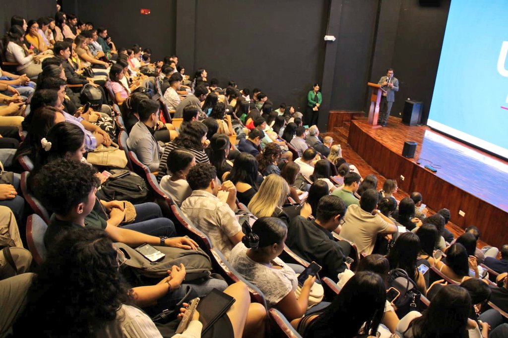 #MANTA 🔵 La Presidenta de la <a href="/CorteManabi/">Corte Provincial de Justicia de Manabí</a>, Mayra Bravo, participa en la conferencia en materia Constitucional y Laboral que se brinda en la <a href="/UleamEcuador/">Uleam Ecuador</a> por la conmemoración de los 140 años de creación de la Corte Provincial de Justicia de #Manabí