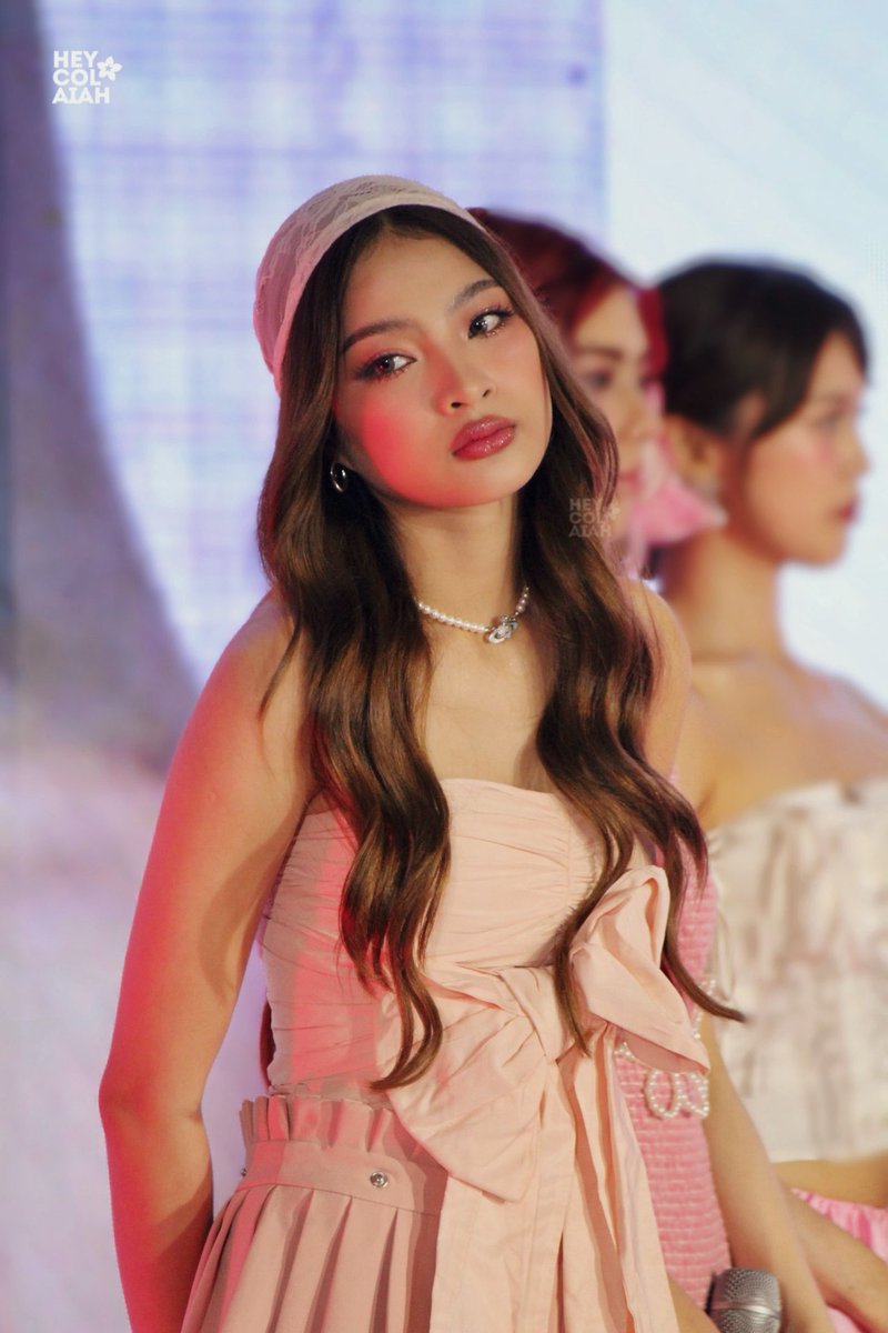 240830 MACGlowPlay WithBINI ★

HER FACE CARD ?!!! oh gaaawd u r so pretty, <a href="/bini_colet/">C O L E T</a> 🩷

#BINIxMACCosmeticsPH 
#MACxBINI <a href="/BINI_ph/">BINI_PH</a>