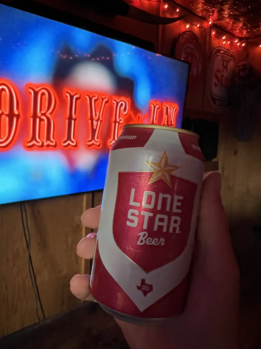 akdixon22's tweet photo. Special delivery all the way to ND #TheLastDriveIn @LoneStarBeer @kinky_horror @therealjoebob https://t.co/hkaf0goKWn