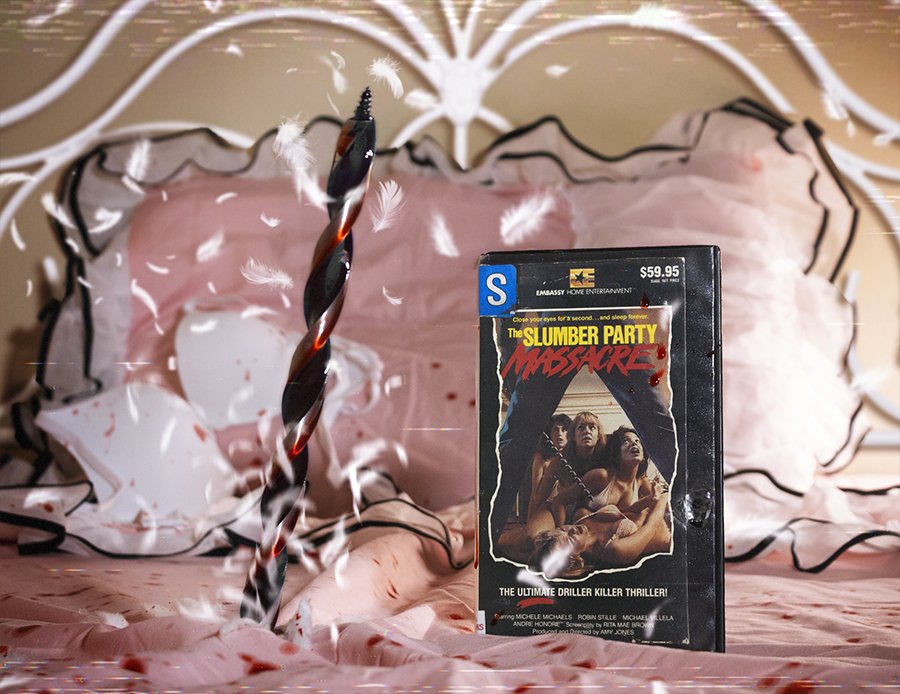 》 homevideohorrors.com/slumber-party-…

#TheLastDriveIn #MutantFam <a href="/therealjoebob/">Joe Bob Briggs</a> <a href="/kinky_horror/">Diana “Darcy the Mail Ghoul” Prince 🎃💌</a> @shudder #Nightmareathon