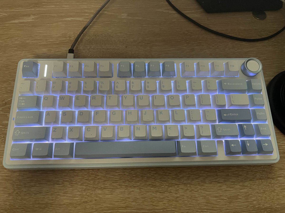 TuNaFromFL's tweet photo. new keyboard :D so thocky and creamy https://t.co/KZwEPmSDN8