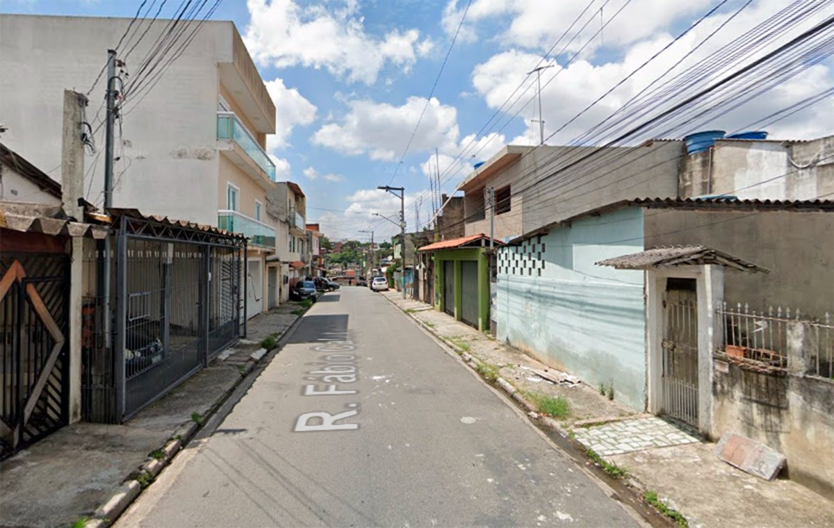 webdiario's tweet image. Irmã flagra irmão mais velho abusando da irmã caçula 

O irmão mais velho de duas meninas é procurado pela polícia por estupro de vulnerável. A vítima é sua irmã caçula de 14 a

webdiario.com.br/noticias/irma-…

#carapicuiba #estuprodevulneravel #policiamilitar