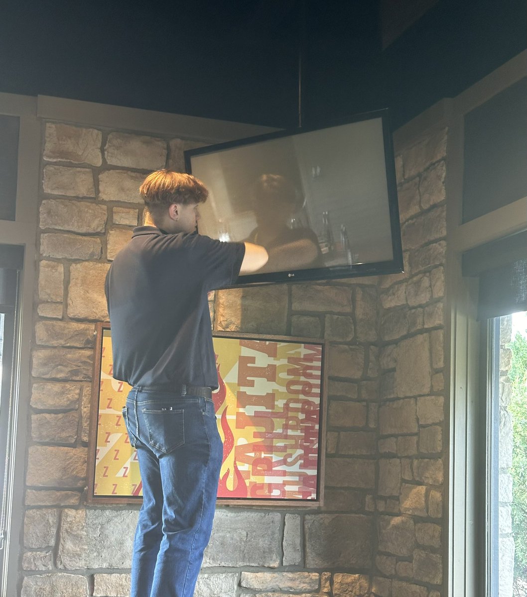 Lusarreta77's tweet photo. Validation day! Congratulations Adam! we are so excited about you completing your MID training and joining the Blaine team! You became a ChiliHead from day one. Tallest MGR in Blaine “I got the TV’s and high dust” 🤣🤣 #chilisclean #EGC 🌶️’S♥️
@BKaltved @LynAj4 @NicholasBPaxton @train3rgirl