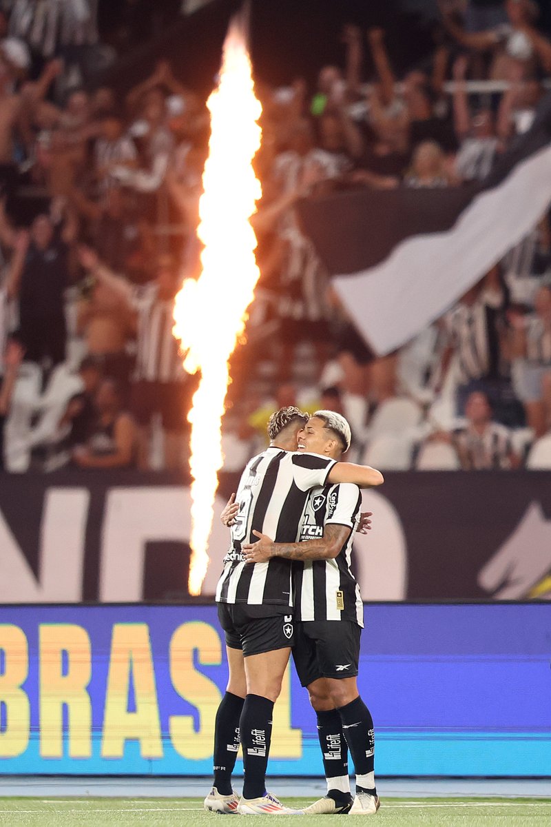 Botafogo's tweet photo. Hoje não dá, hoje não dá… hoje vai ter jogo do BOTAFOGO! 🔥🎶 #VamosBOTAFOGO

📸 Vítor Silva/ BFR https://t.co/3X5JxWL60E
