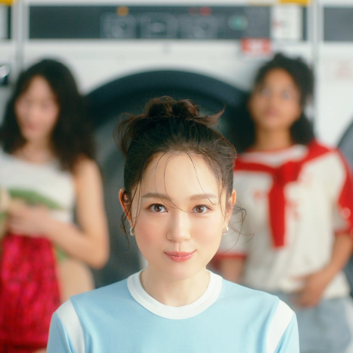 modelpress's tweet photo. 西野カナ、テニスユニ×ポニテ姿披露🎾

復帰第2弾新曲「また君に恋をする」
MVで“恋のストーリーテラー演じる🎞️✨️

🔻写真／動画はこちら
https://t.co/n9QzdZ889K

#西野カナ #西野カナ_また君に恋をする #また君に恋をする @kanayanofficial https://t.co/bKbJeT8hLg