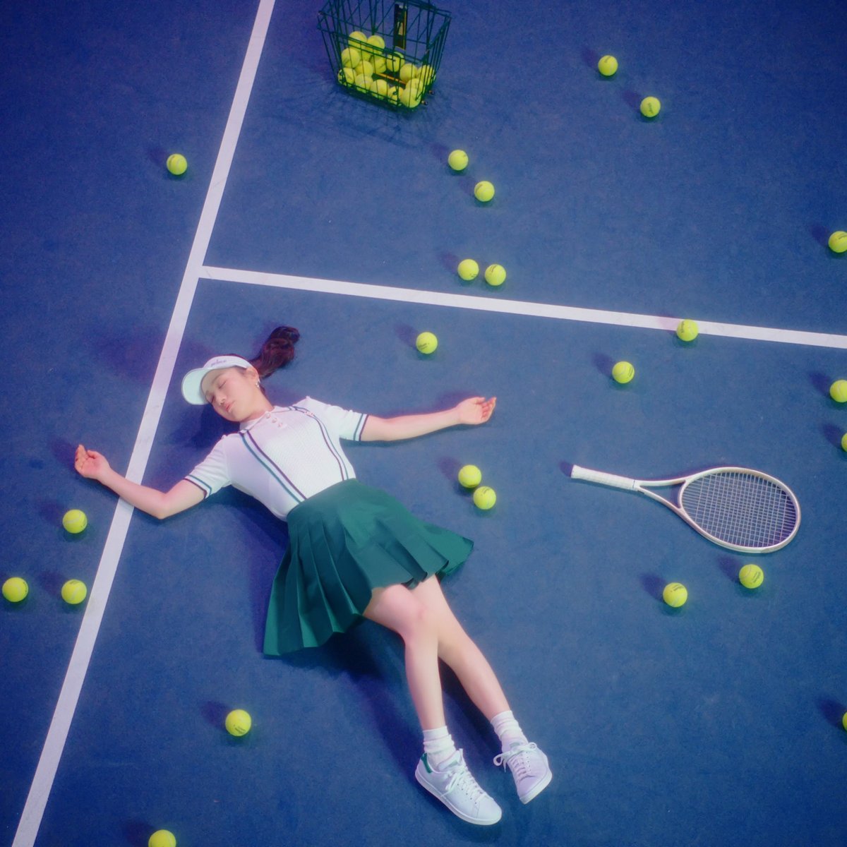 modelpress's tweet photo. 西野カナ、テニスユニ×ポニテ姿披露🎾

復帰第2弾新曲「また君に恋をする」
MVで“恋のストーリーテラー演じる🎞️✨️

🔻写真／動画はこちら
https://t.co/n9QzdZ889K

#西野カナ #西野カナ_また君に恋をする #また君に恋をする @kanayanofficial https://t.co/bKbJeT8hLg