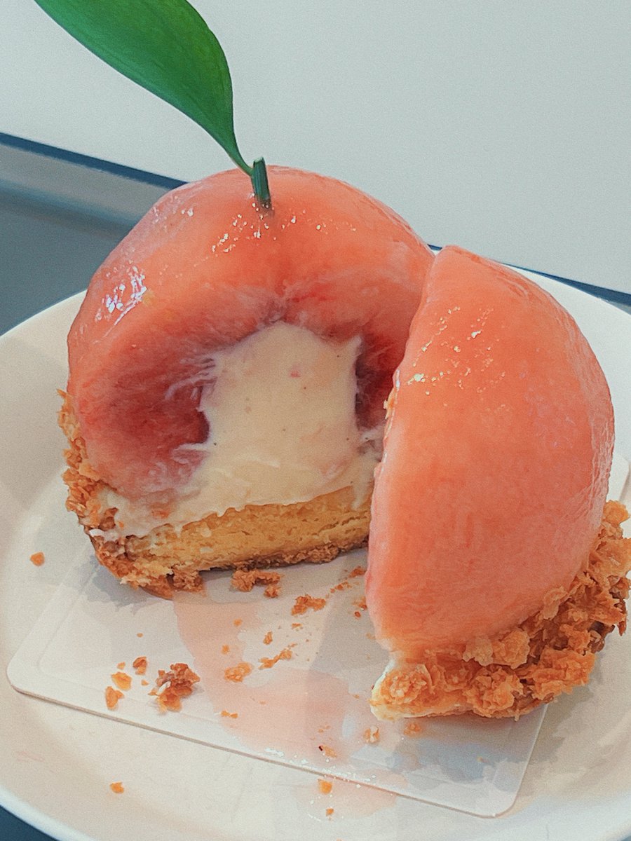 복숭아 타르트가 크고 예쁘고 맛있기까지 하려면 쉽지 않은데 이걸 빵의 도시가 또 해냄